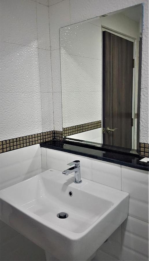 La Capannina Hotel Patong Extérieur photo